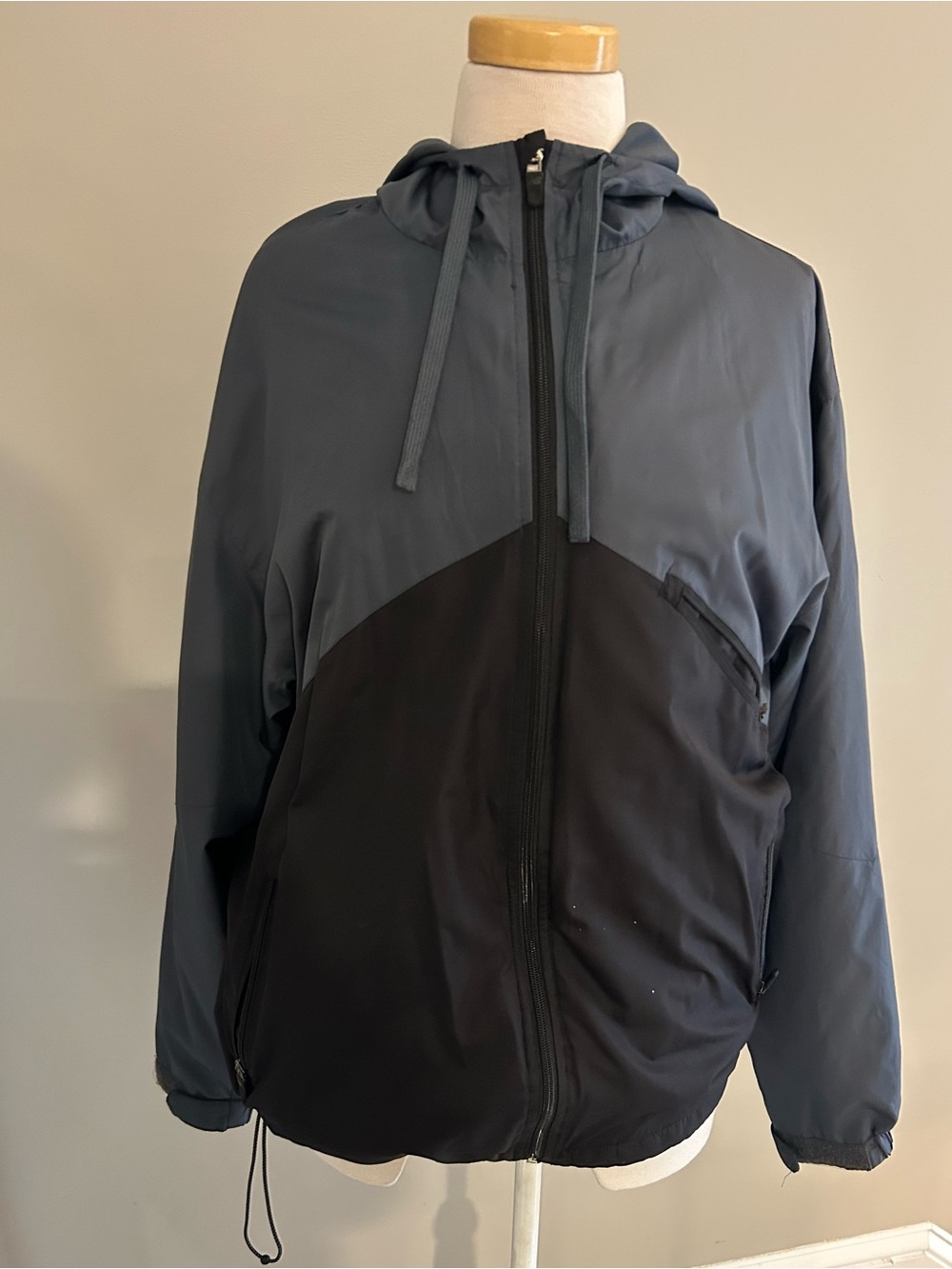New Balance Men's Two-Tone Hooded Windbreaker - Navy & Black
